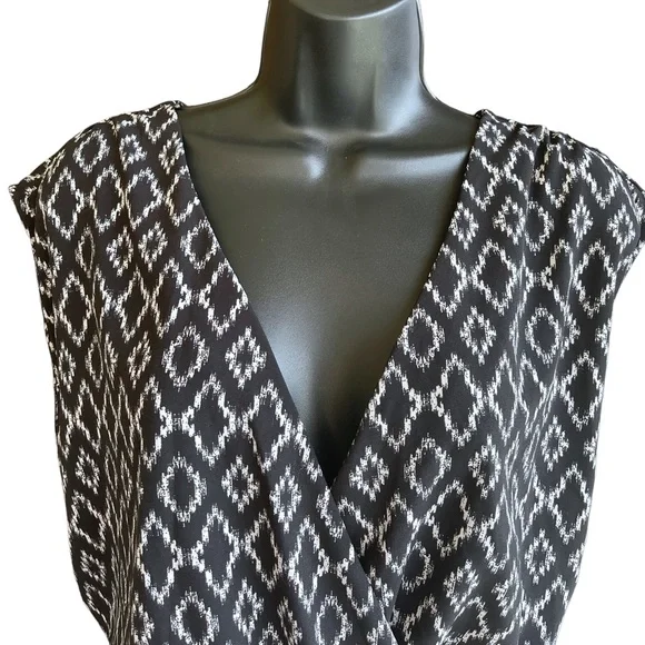 Banana Republic Black and White Patterned Romper - Picture 4 of 10